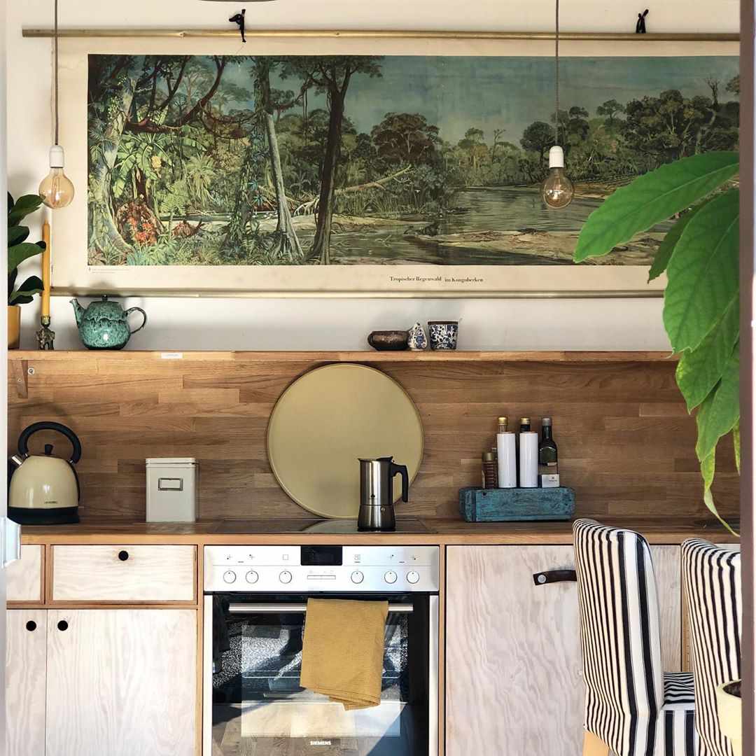 中世纪现代木制厨房