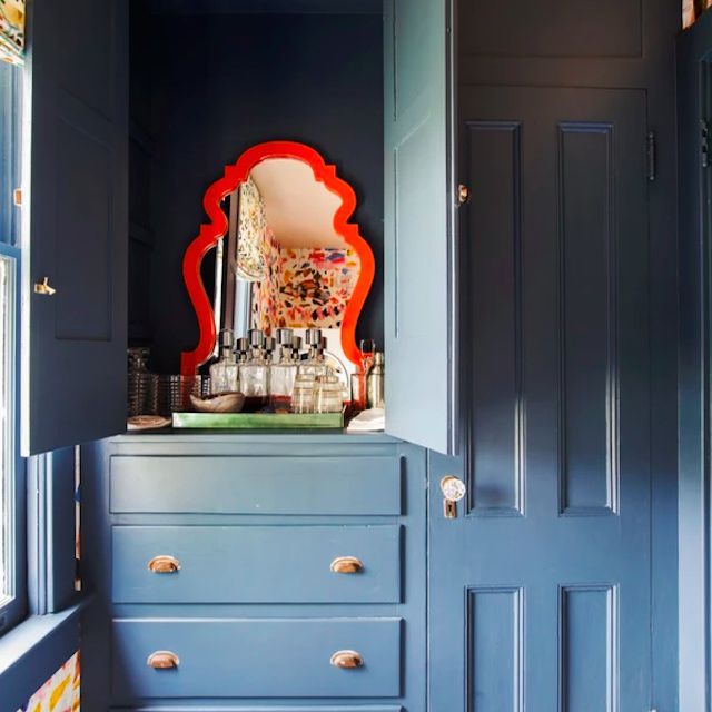 隐藏的镜子壁橱