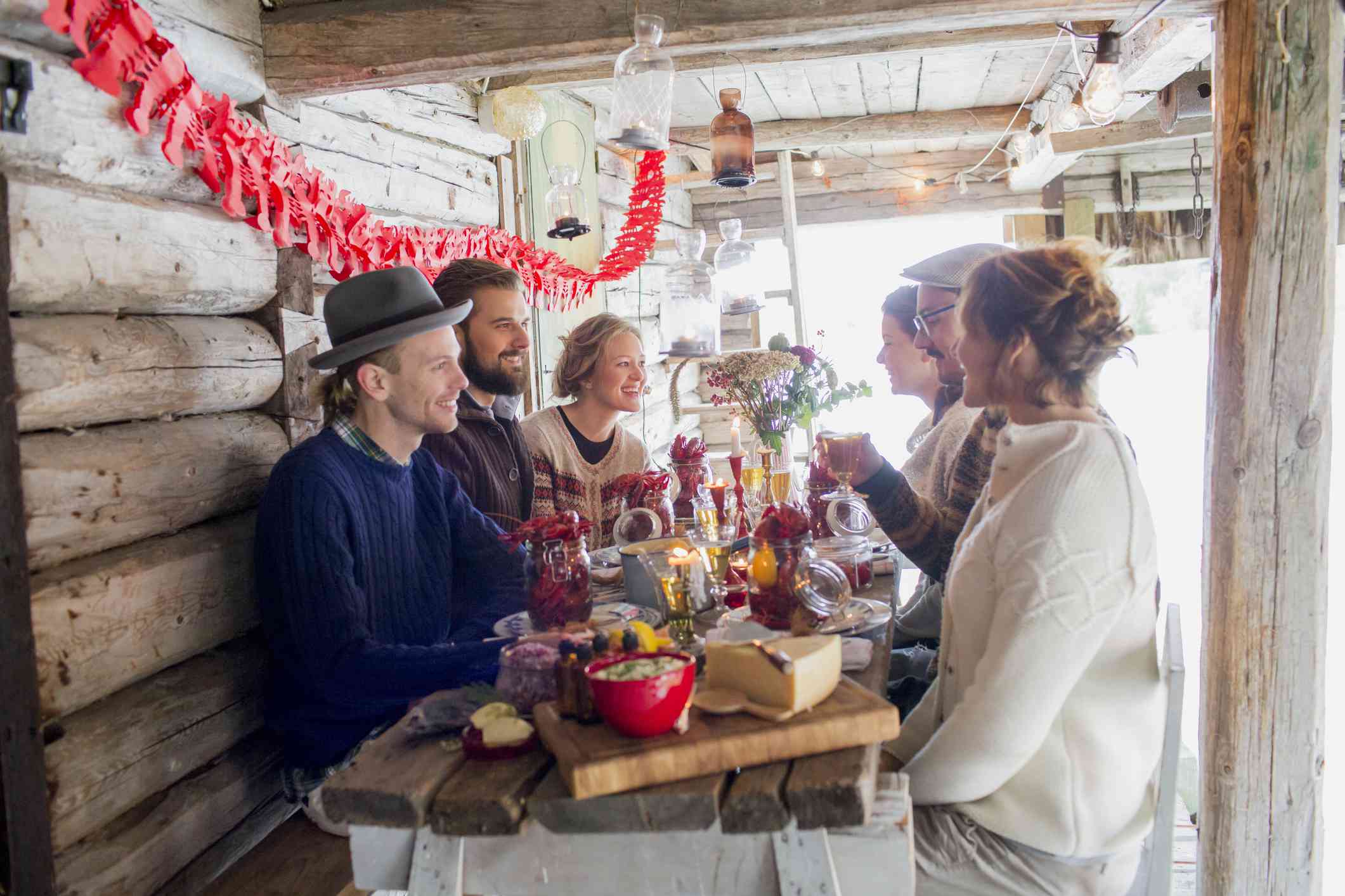 年轻朋友聚集的小龙虾派对