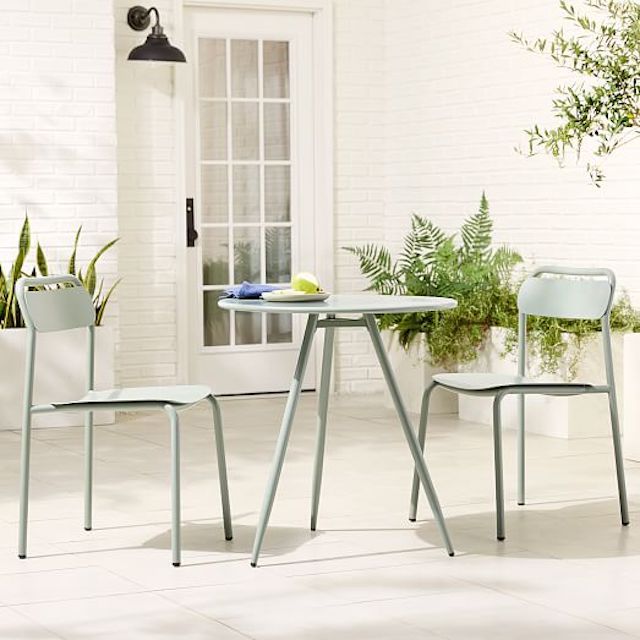 West Elm Outdoor Wren Bistro Table &金属堆叠椅套