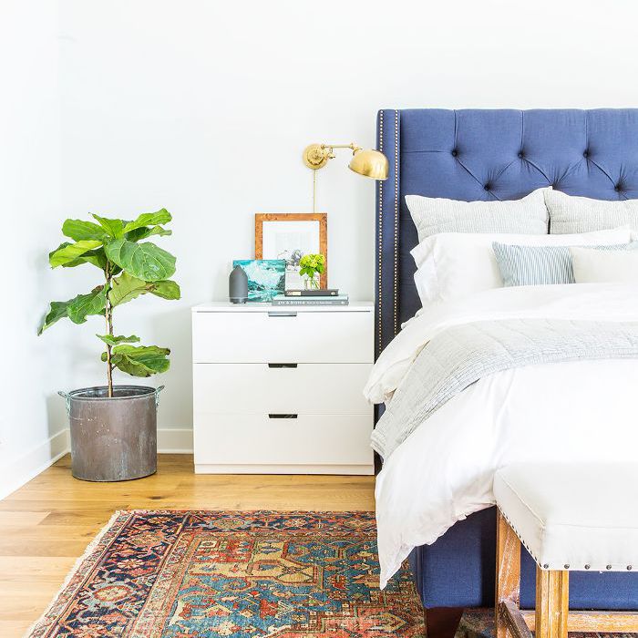 明亮的卧室“class=