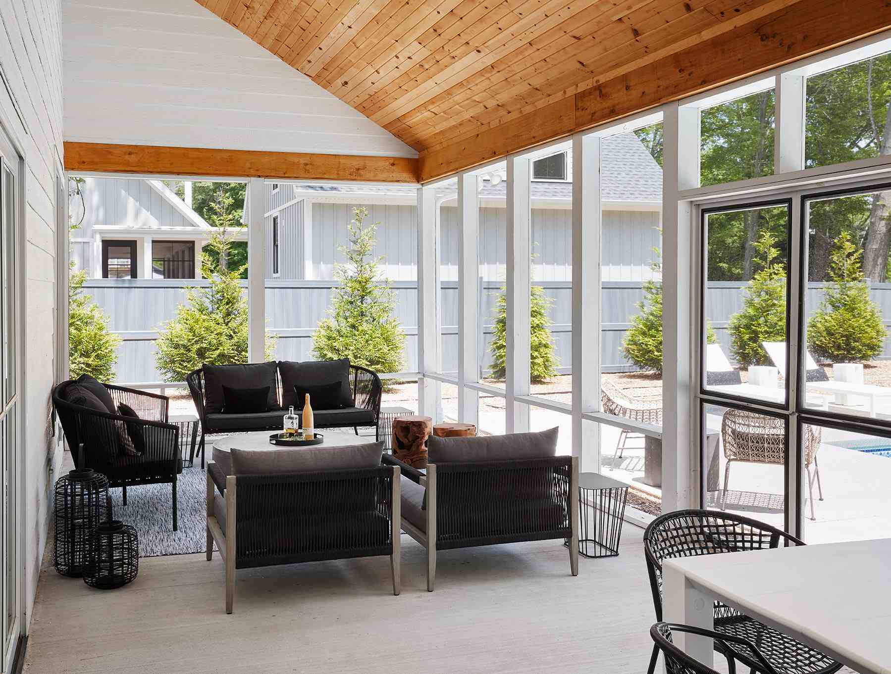 带结构的室外庭院