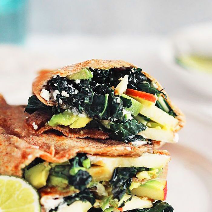 羽衣甘蓝，苹果，鳄梨裹