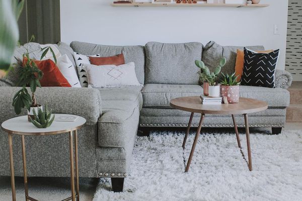 客厅地毯的想法是灰色的