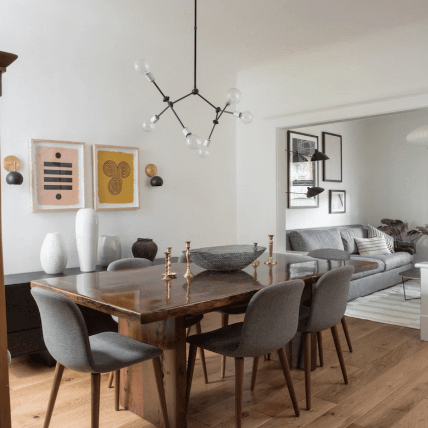 清洁餐厅的黄铜烛台