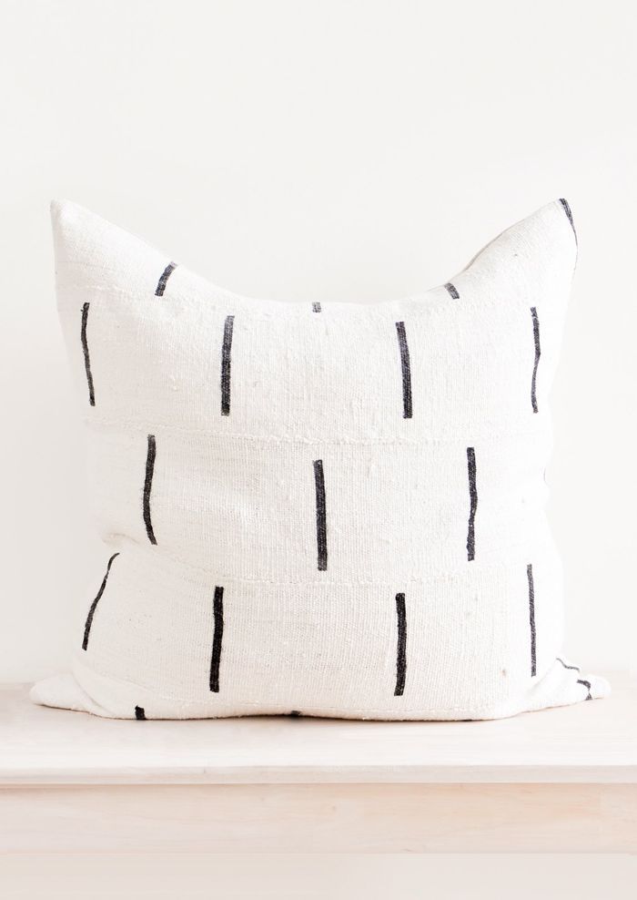 兰登在栅栏之间的泥布枕头