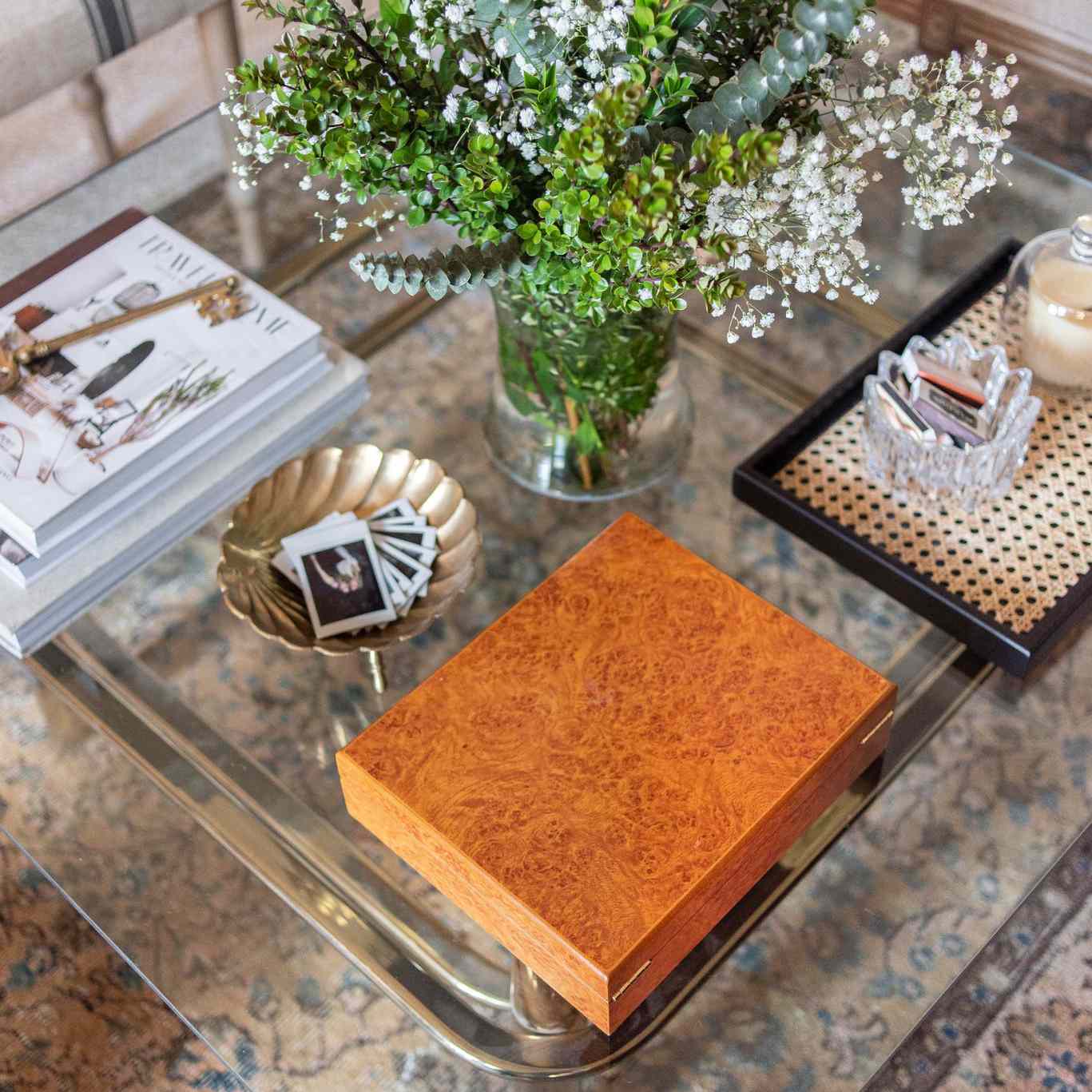 咖啡桌顶上的看法用装饰。