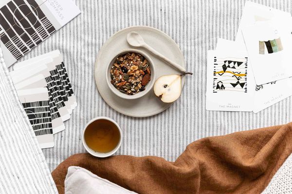 内部指南针卡咖啡和早餐