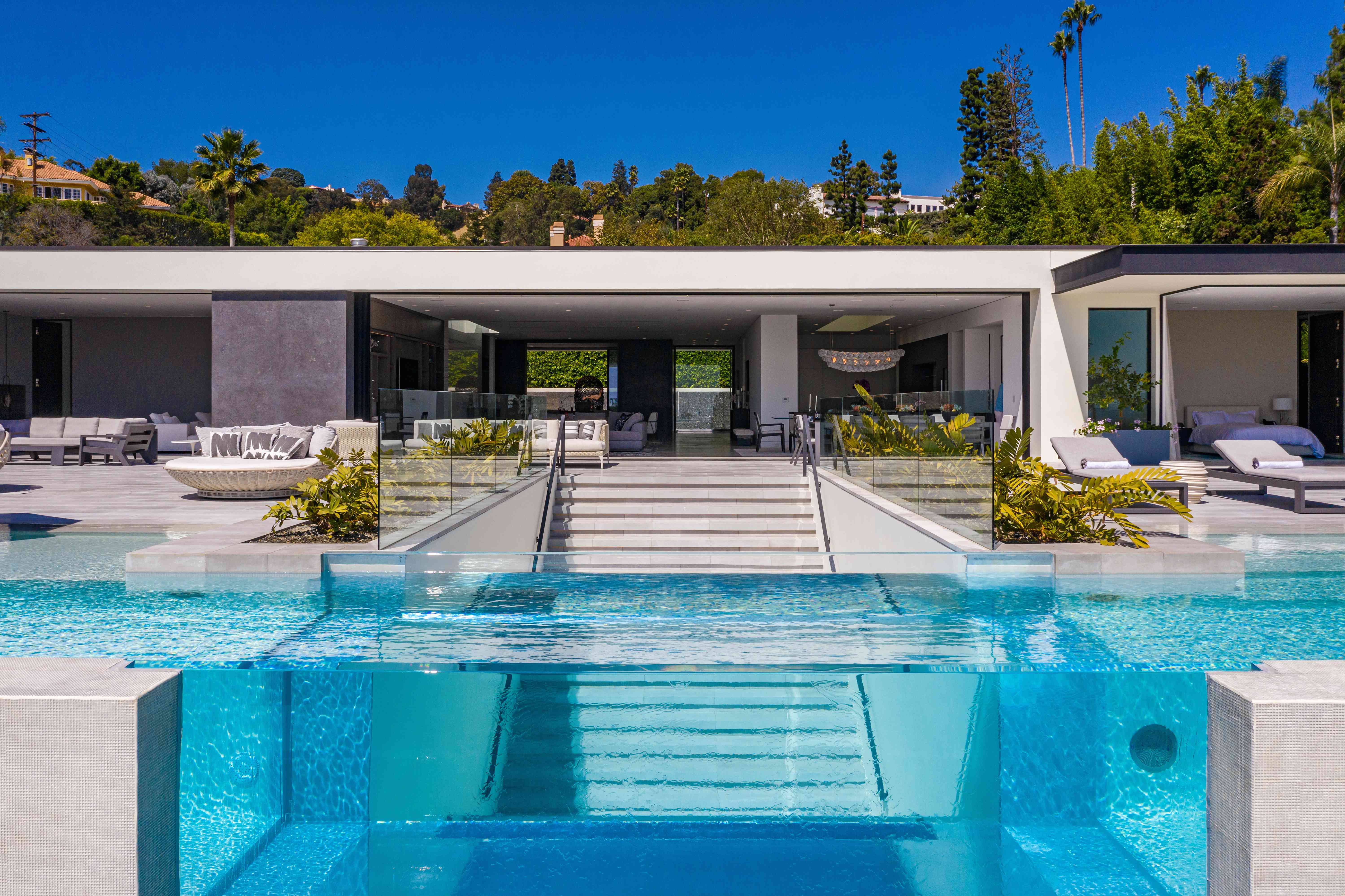 当代后院游泳池