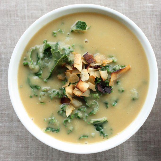 烤芜菁甘蓝和欧洲防风草汤的食谱，是一个很好的选择，以吃碳水化合物为基础的一餐。“class=