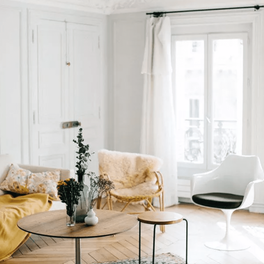 在客厅折衷休息