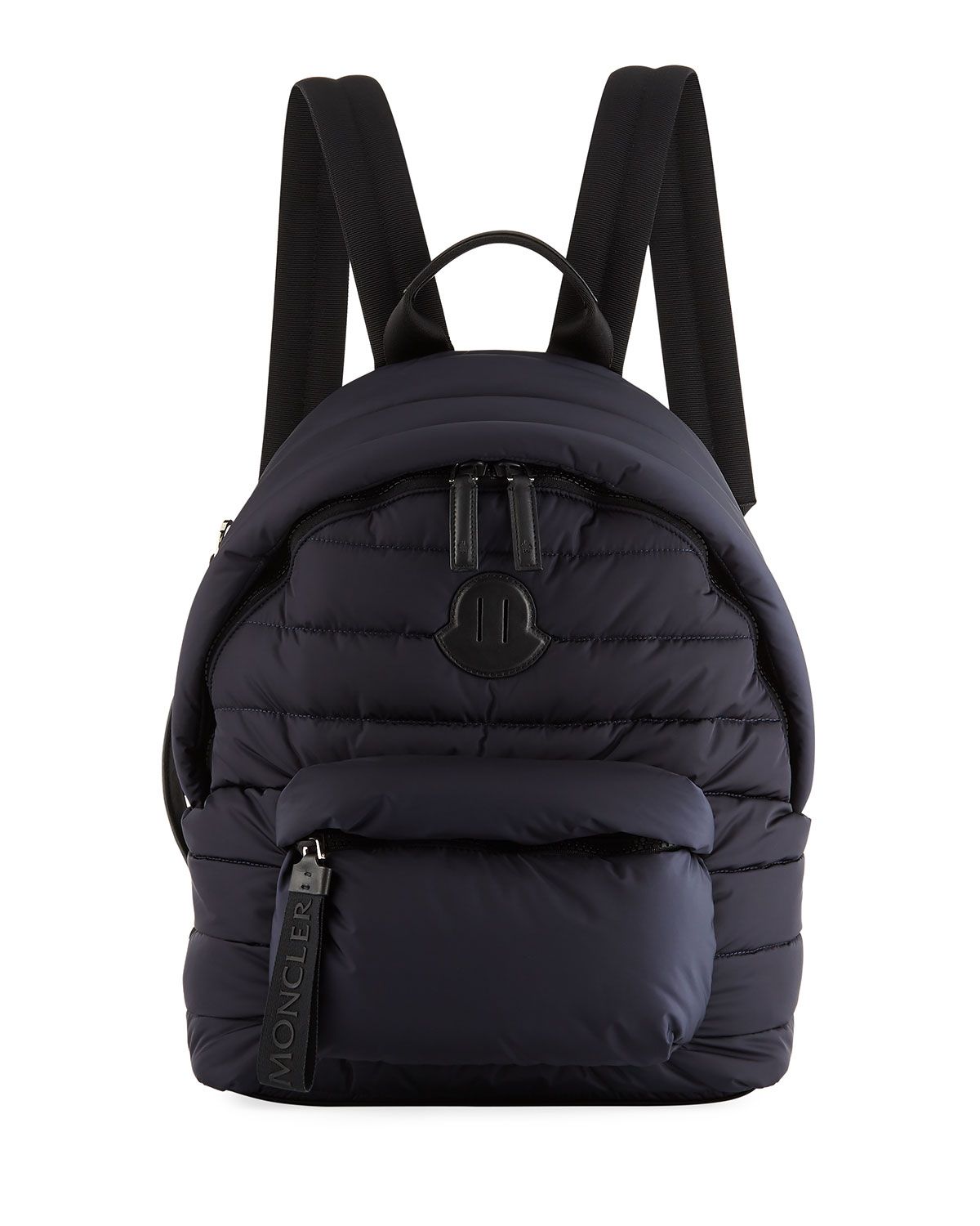 一个鼓鼓的海军蓝男士背包。