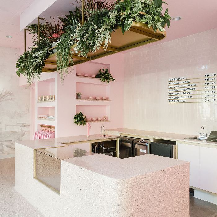 粉红色的现代咖啡馆
