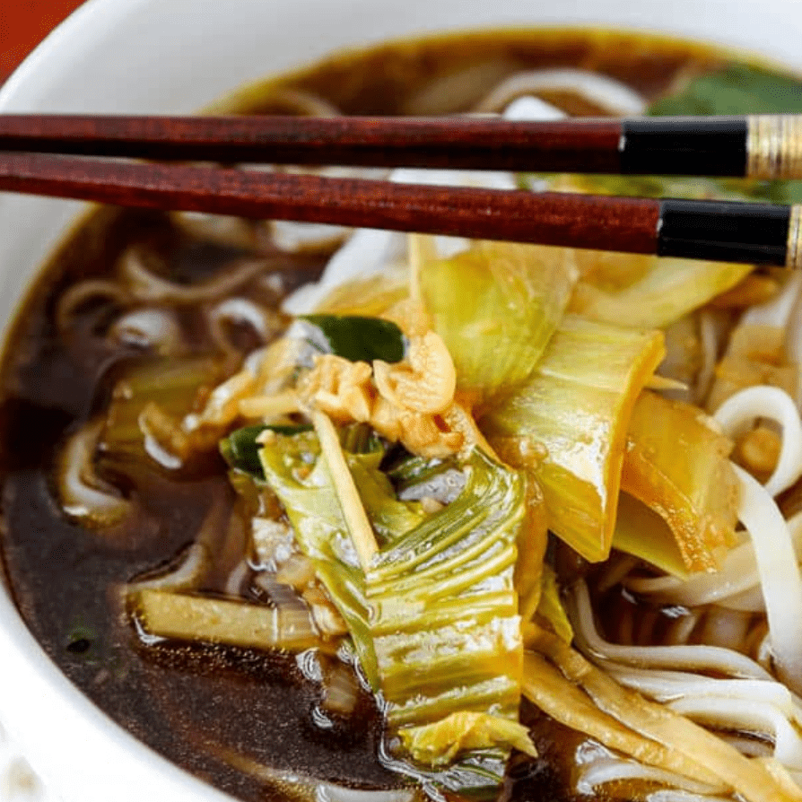 婴儿白菜汤大蒜和生姜