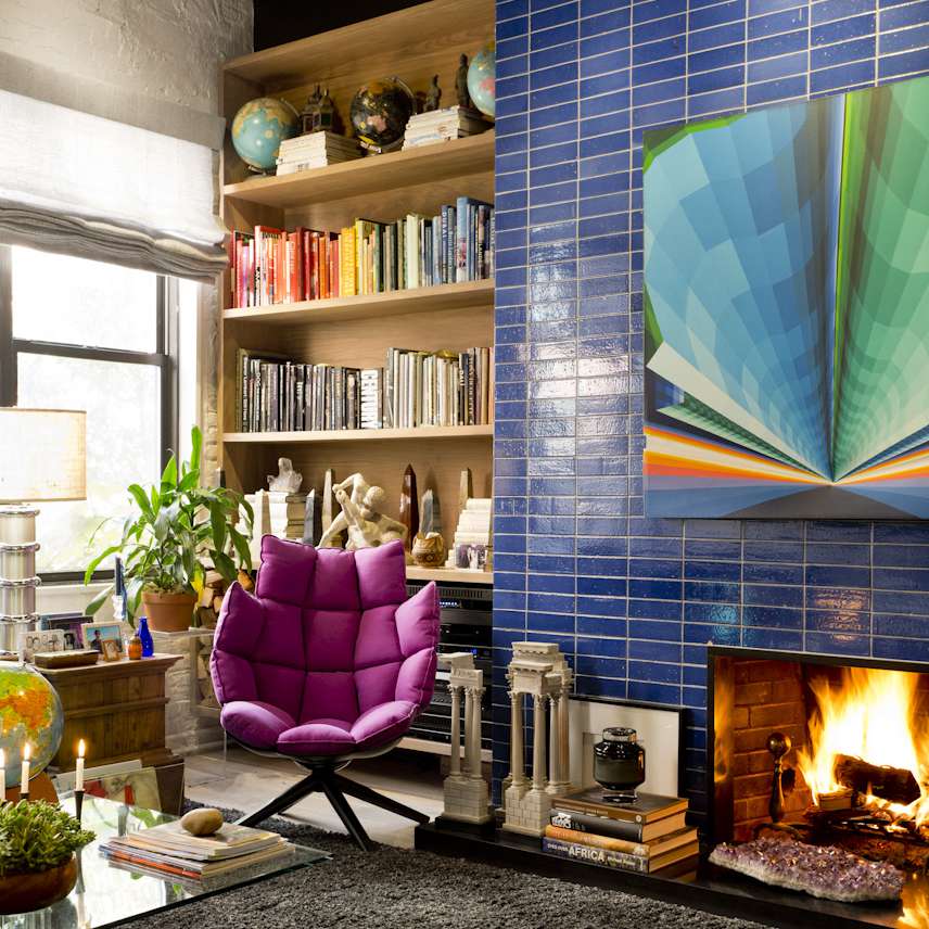 壁炉与蓝色瓷砖