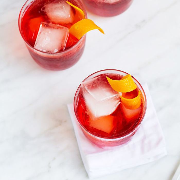 简单的苦艾酒鸡尾酒