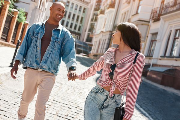 young couple walking down the street, new relationship advice