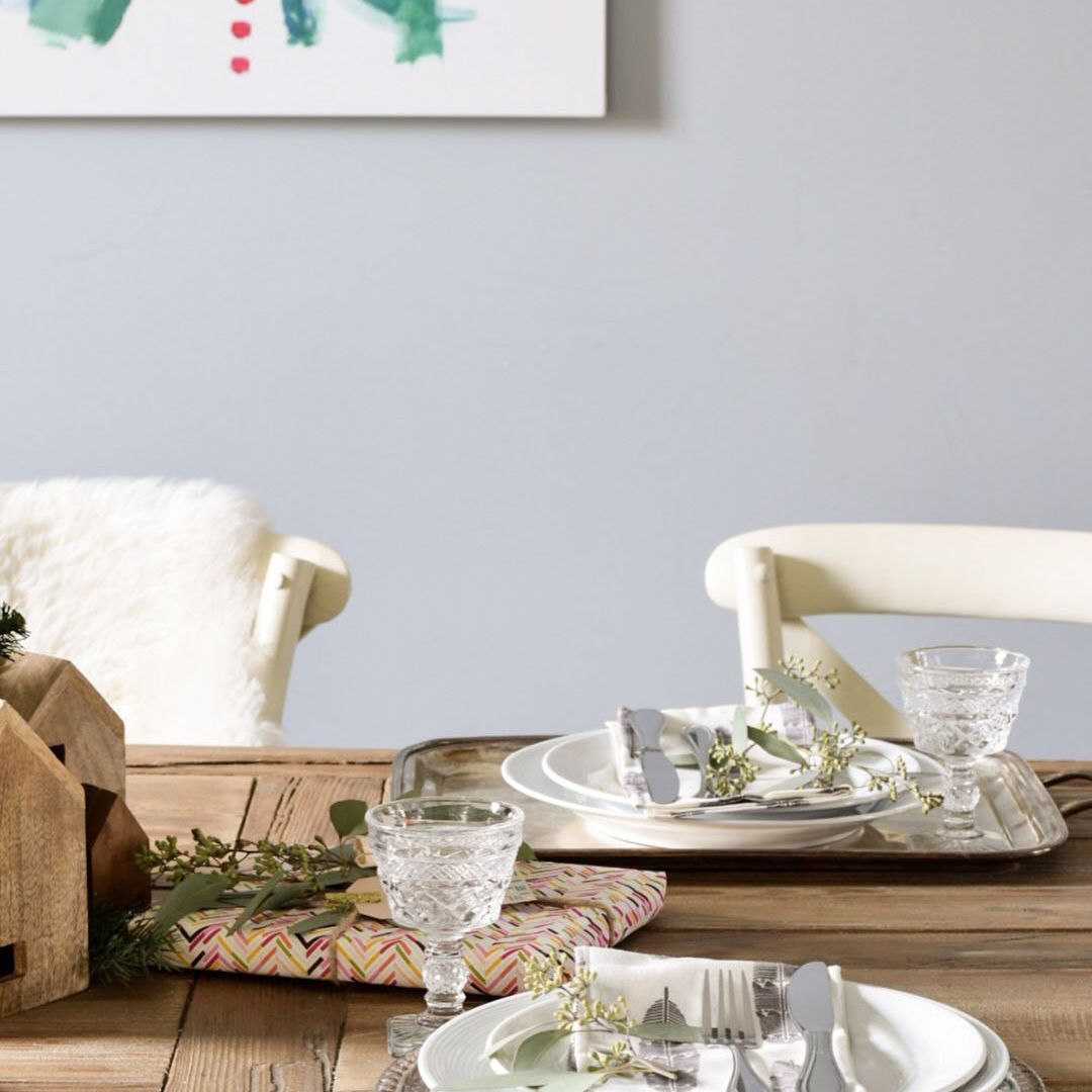 避免使用中性的盘子和银器。