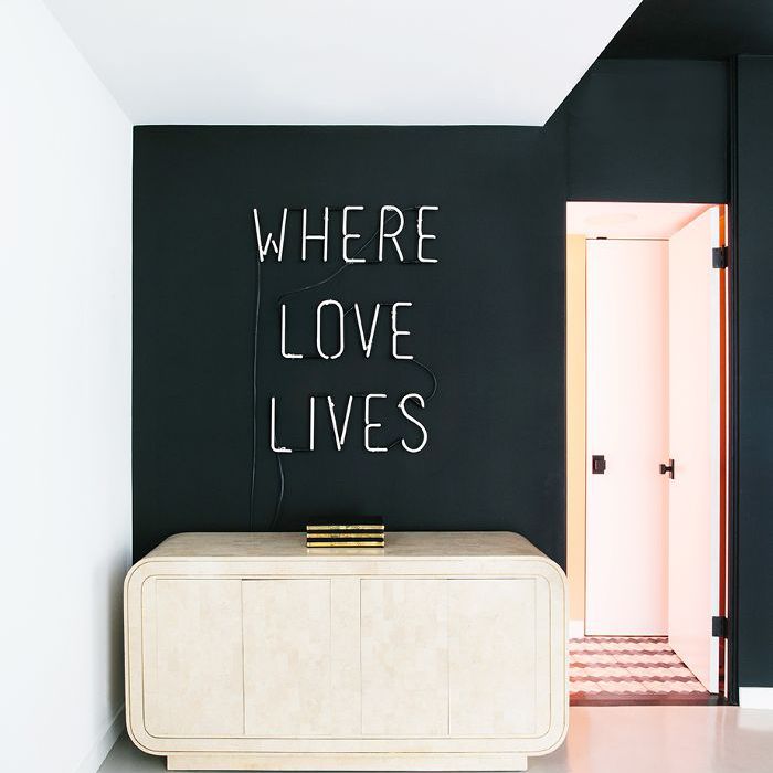 西好莱坞公寓 - 霓虹灯