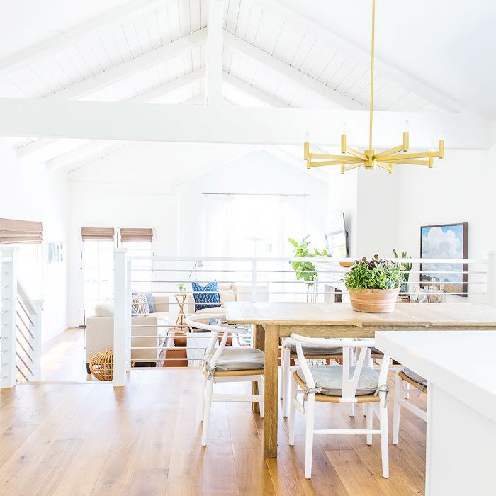 现代餐厅“class=