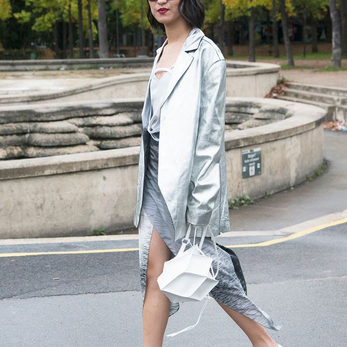 一个女人在单位