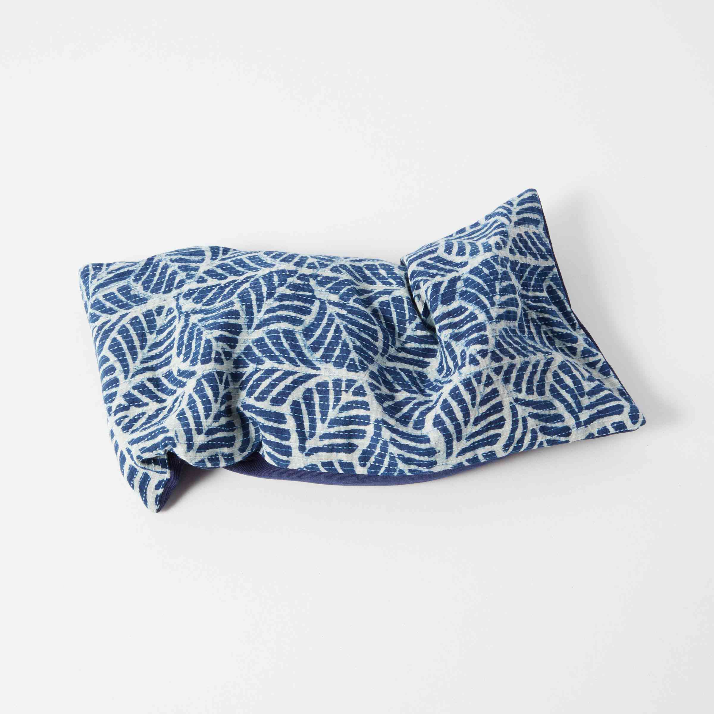 简(aapl . o:行情)。靛蓝棕榈水疗枕”class=