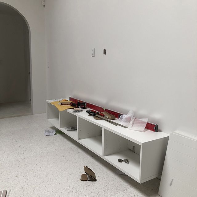 从宜家组装Besta单位。