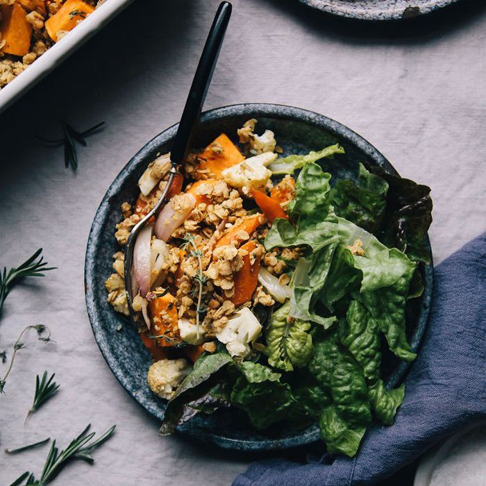 香草和大蒜根蔬菜碎