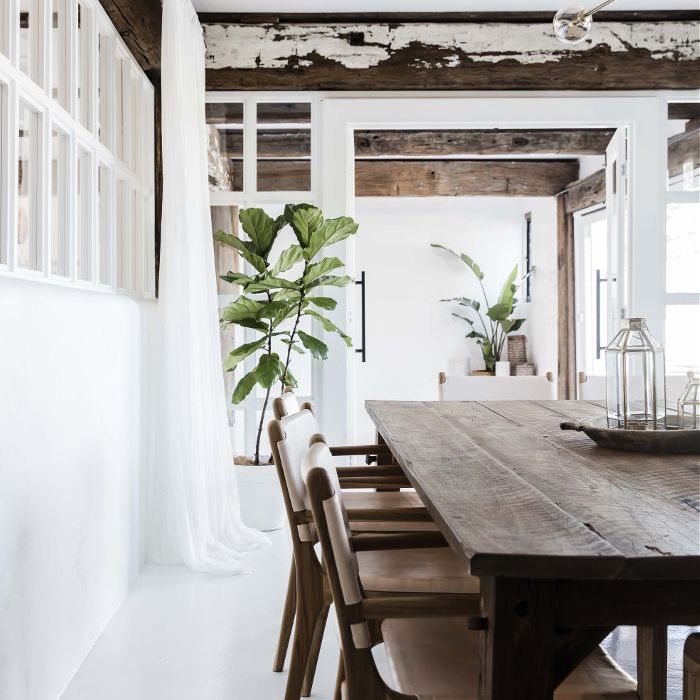 咒语和吉普赛集体的乡村餐桌