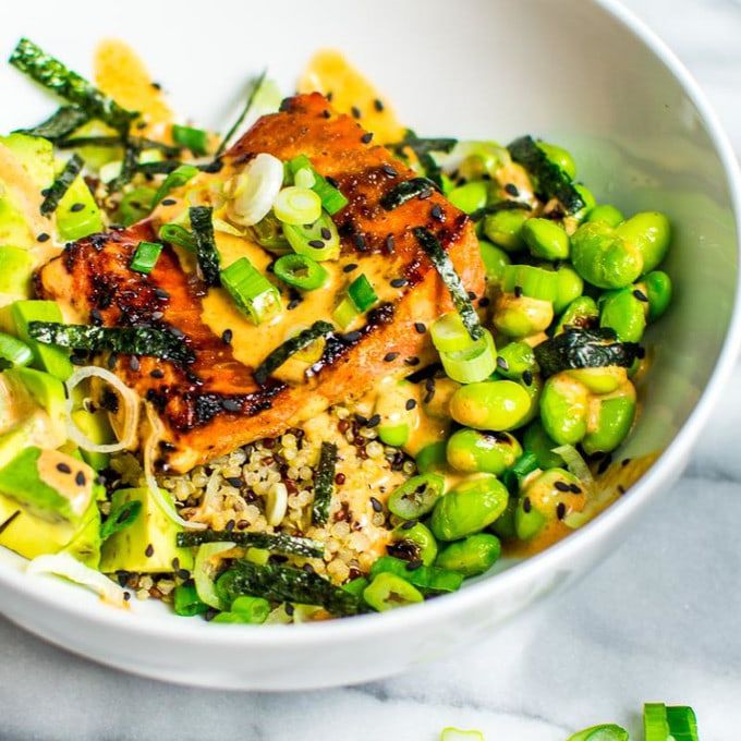 三文鱼寿司碗配毛豆