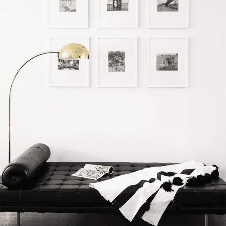 黑色和白色的房间“class=