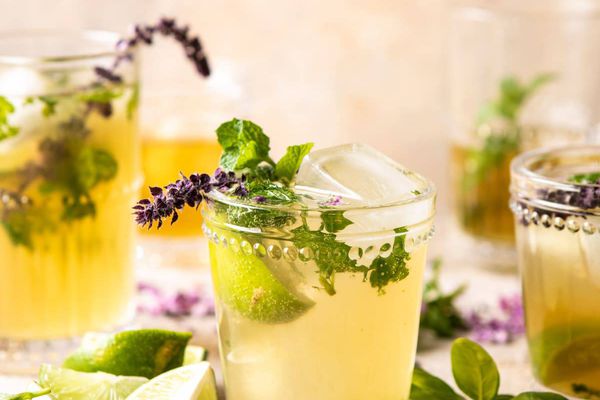 白茶和九层塔糊涂莫吉托