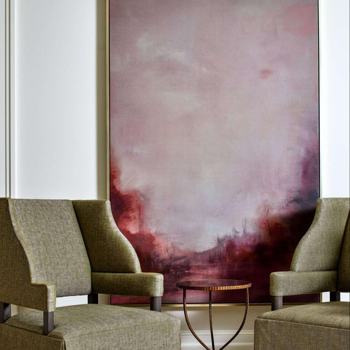 一双超大的绿色椅子。