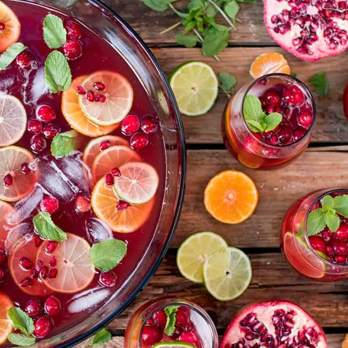 石榴和酸果蔓鸡尾酒冲