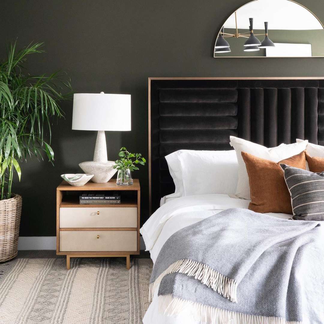 绿色墙壁的卧室