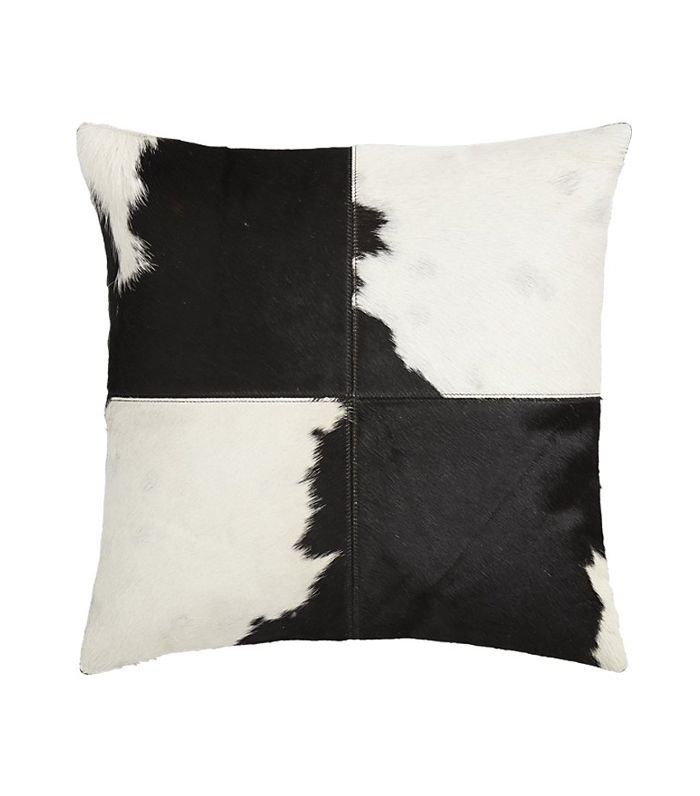 CB2阿贝尔斑点牛皮枕头与向下替代插入
