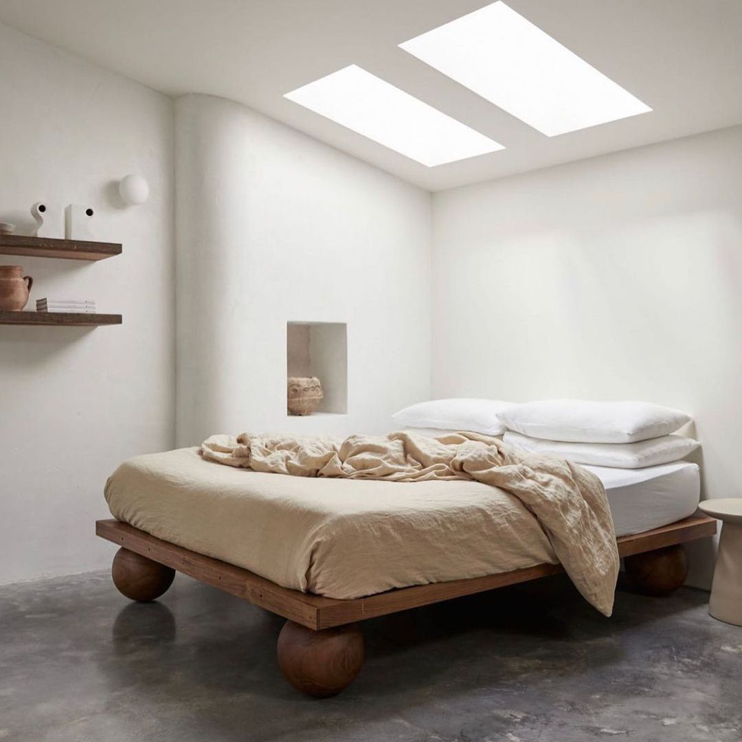 床与中性床单。