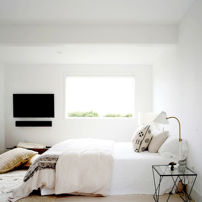 全白的卧室