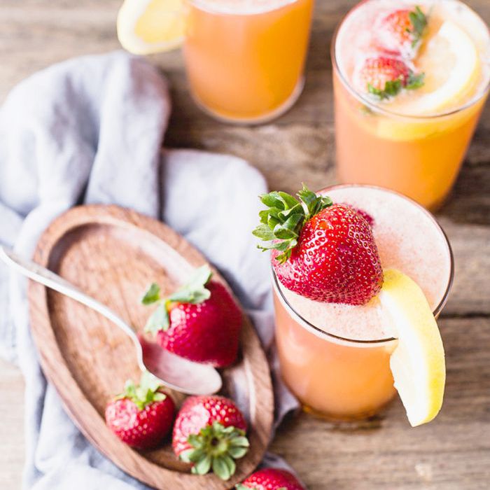 简单的夏季鸡尾酒:夏季拉德勒草莓伏特加