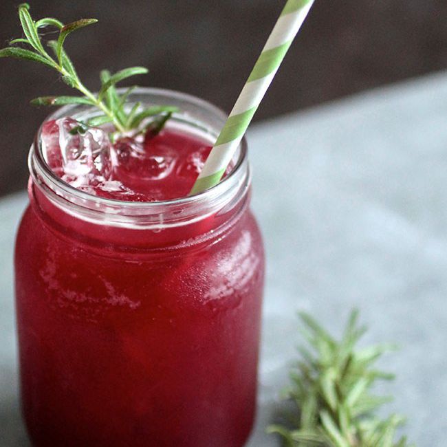 通过生命如草莓博客黑莓威士忌柠檬水