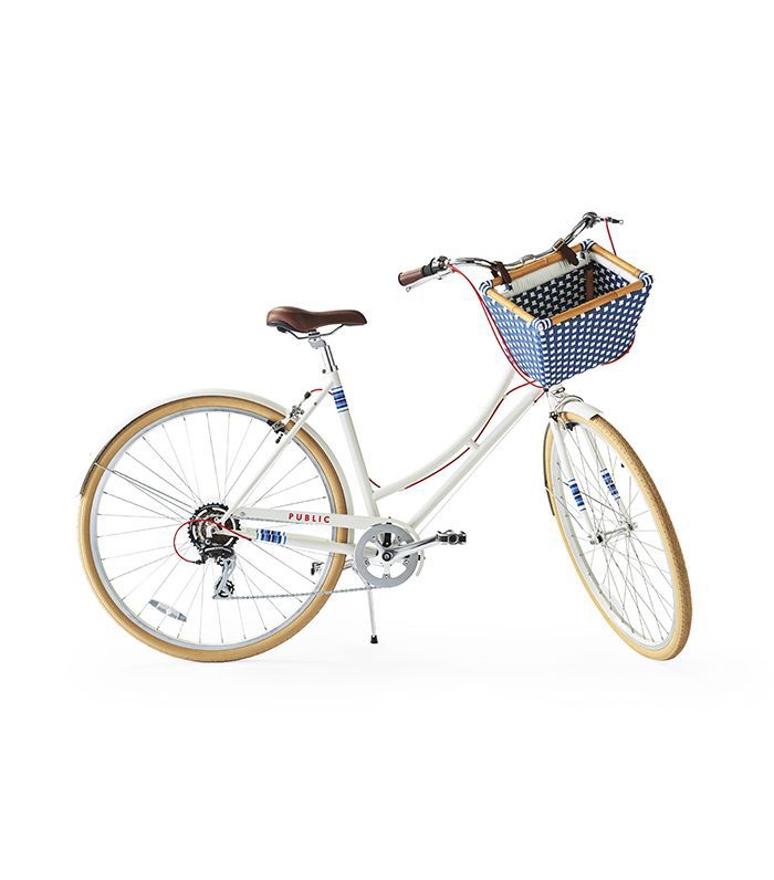 限量版PUBLIC®C7与自行车篮子里维埃拉