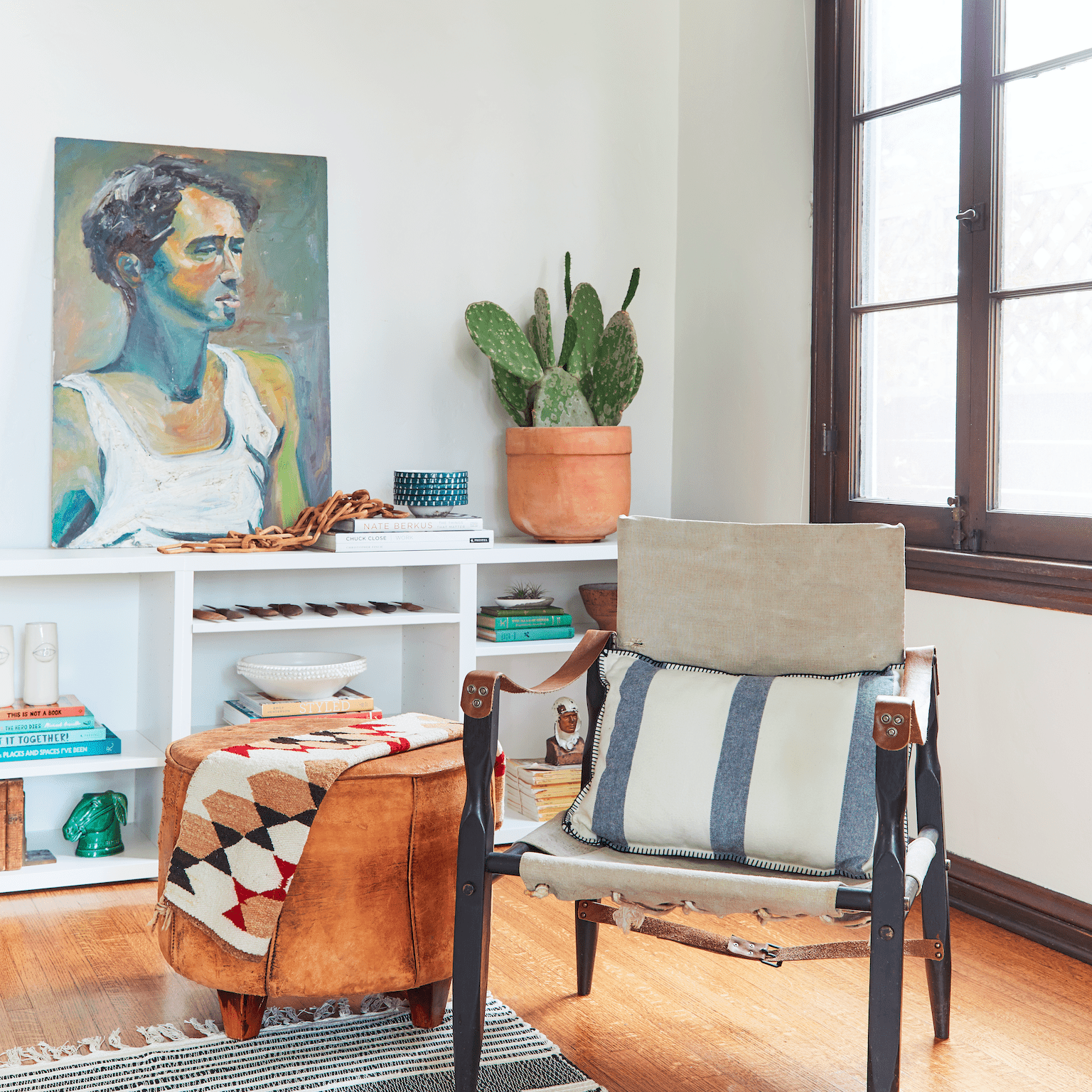 古董家具在一个别致的洛杉矶客厅