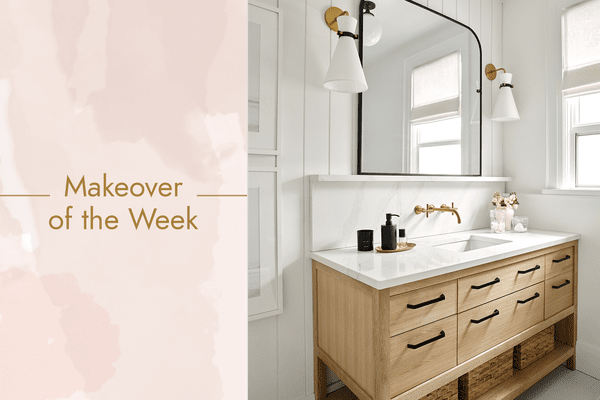 成品浴室配有天然木制双重梳妆台。