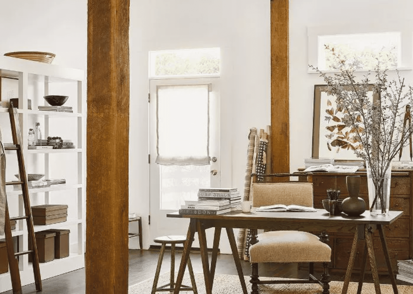 办公室有很多木材元素