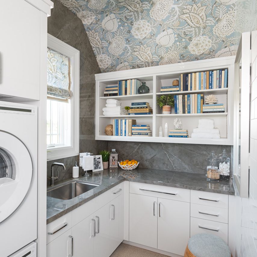 带沉没和台面的洗衣车概况。