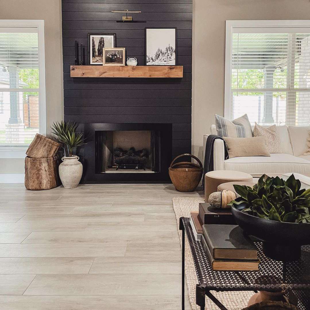 壁炉与黑色船盖