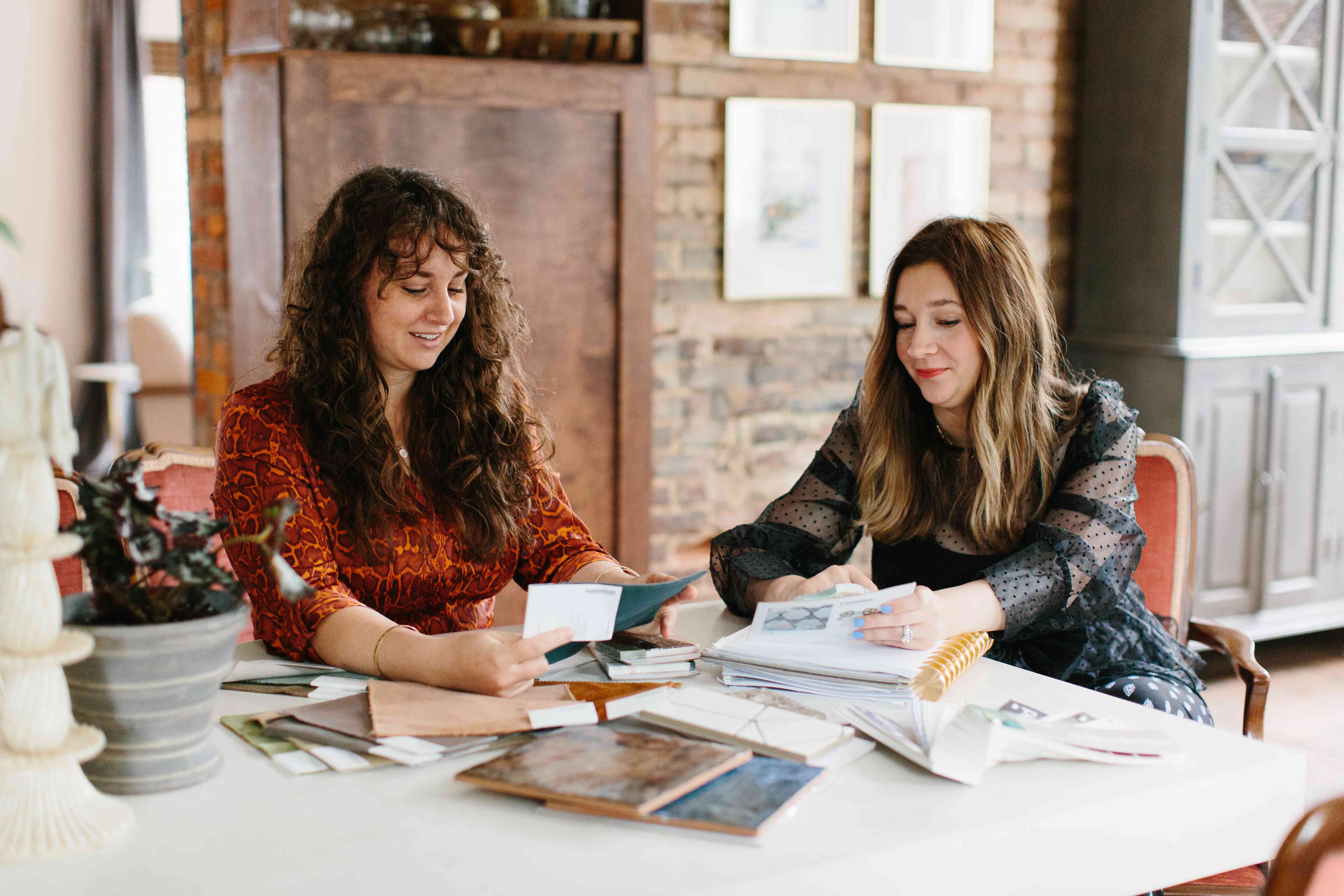 旅程和Jacobs创始人Amanda Jacobs和Jaclyn旅途共享设计