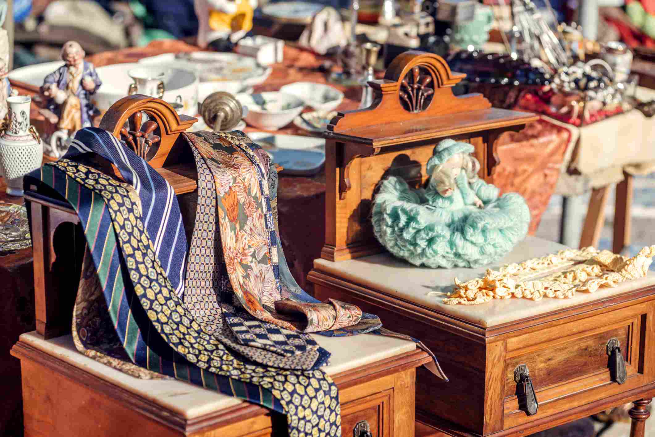 仿古家具和跳蚤市场小玩意