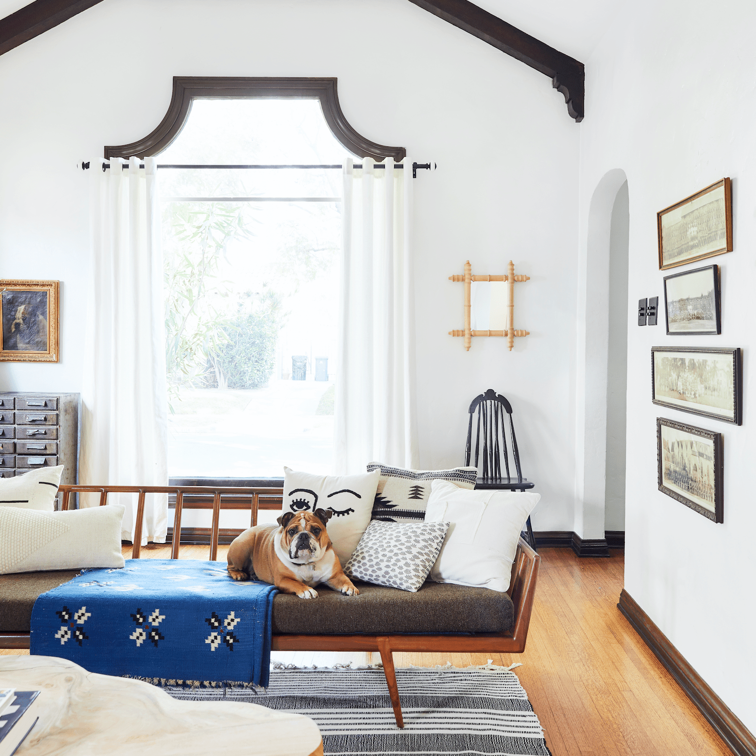 Emily Henderson市场总监Michael Keck的客厅