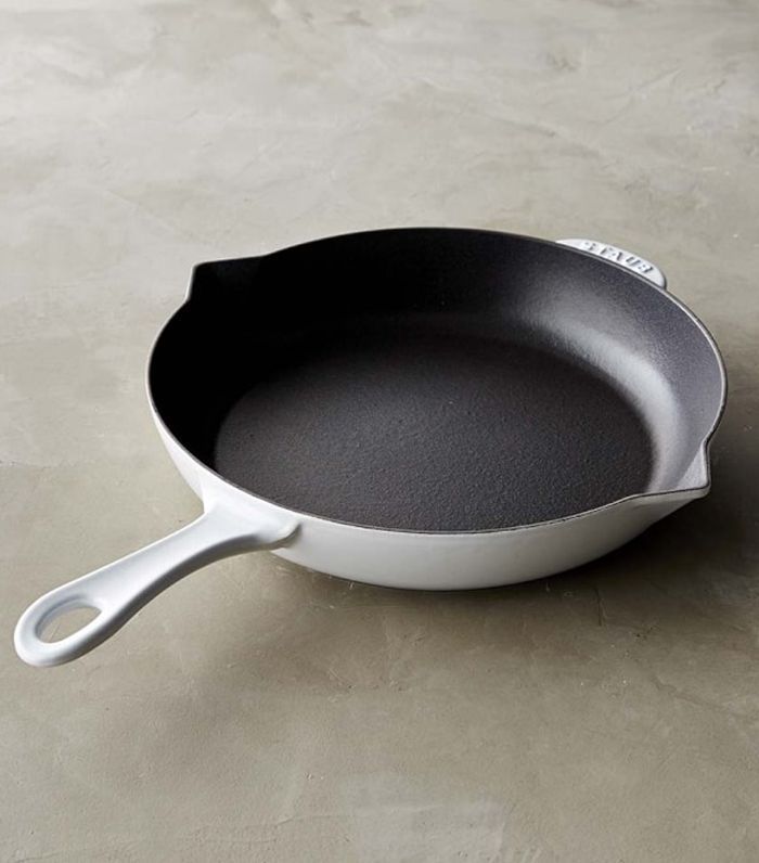 的Staub铸铁煎锅